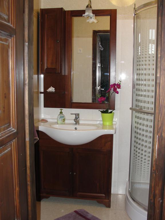 Voeroesmal Vendeghaz Apartment Balatonfured Room photo