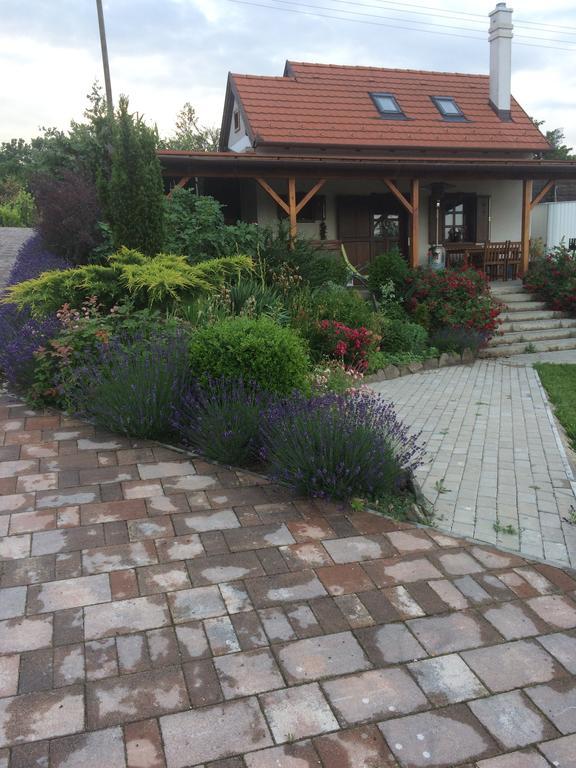 Voeroesmal Vendeghaz Apartment Balatonfured Exterior photo